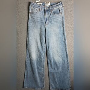 NWT Universal Thread Light Blue Wide Leg Jeans 8.   90s Revival. Hippie.